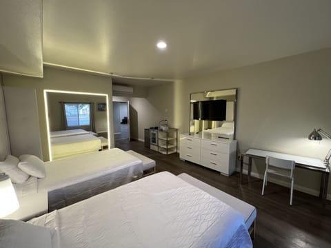 Deluxe Double Room (2 full size) | Desk, free WiFi, bed sheets