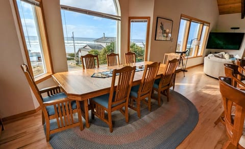 180-degree views of the ocean from the main floor.