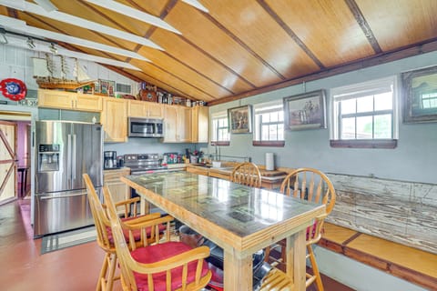 Dining Area | Dishware & Flatware