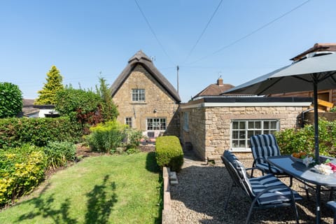 Orchard Cottage - StayCotswold