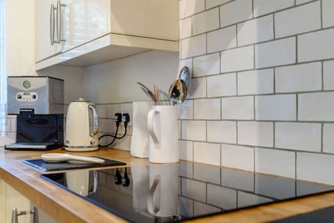 Orchard Cottage Kitchen - StayCotswold