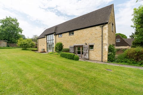 Bunt Barn Garden - StayCotswold