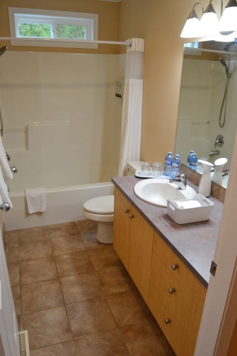 Exclusive Room | Bathroom | Hair dryer, bathrobes, bidet, towels