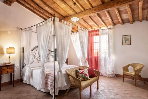 Family Apartment | Individually furnished, bed sheets