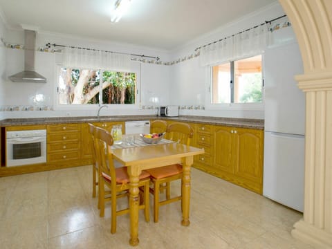 Cabinetry, Countertop, Tap, Sink, Property, Furniture, Kitchen Sink, Kitchen, Wood, Plumbing Fixture