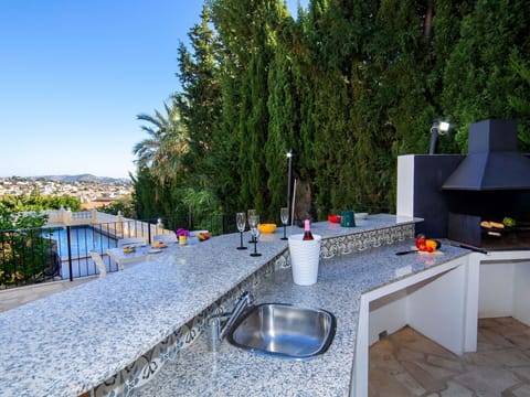 Sky, Building, Countertop, Tree, Plant, Interior Design, Wood, Sink, House, Floor