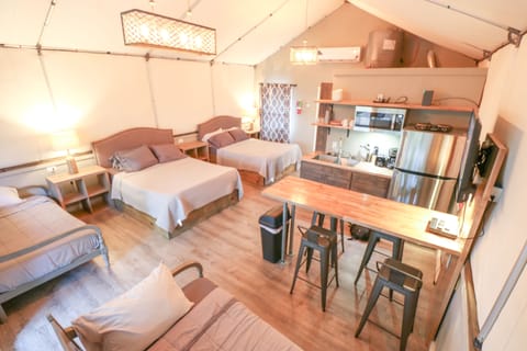 Cabin | Individually furnished, free WiFi, bed sheets