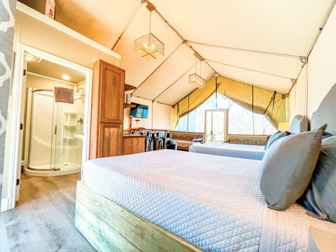 Cabin | Individually furnished, free WiFi, bed sheets