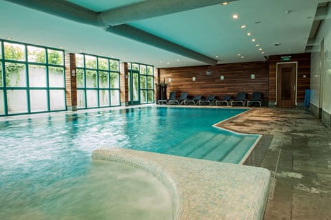 Indoor pool, sun loungers