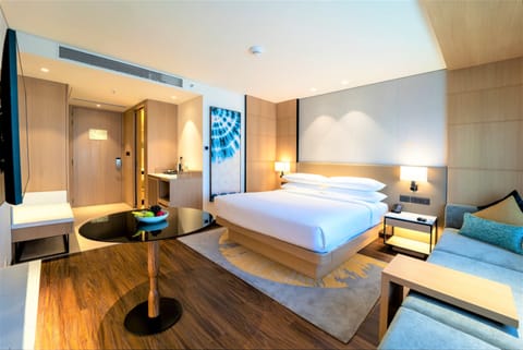 Deluxe Room, 1 King Bed, City View | Premium bedding, minibar, in-room safe, individually decorated