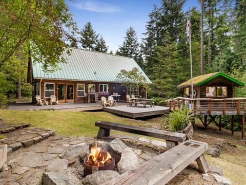 Fire pits are not usable from May 1st-September 30th due to county burn ban and safety of property and neighboring areas. Ban is usually lifted October 1st if/when conditions and weather are favorable. Firewood not provided.