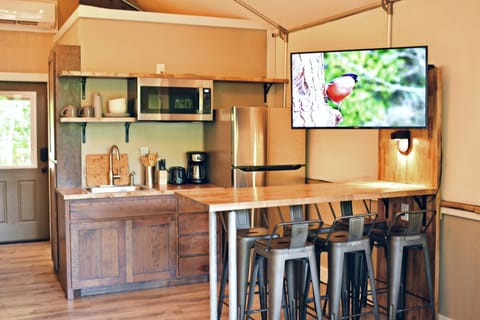 Cabin | Private kitchen | Full-size fridge, microwave, stovetop, coffee/tea maker