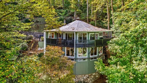 Huge windows overlooking MV Golf Course with surrounding mountain views