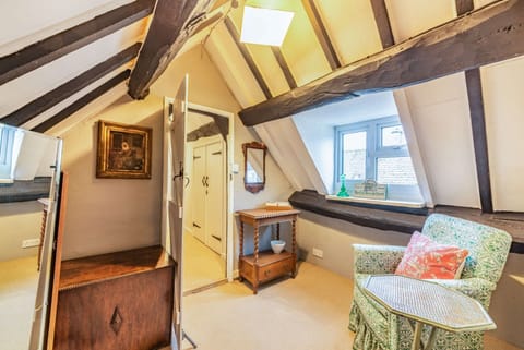 Pear Tree Cottage Bourton Dressing Room - StayCotswold