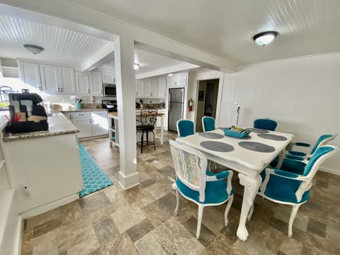 Large eat in kitchen has your basics more than covered.