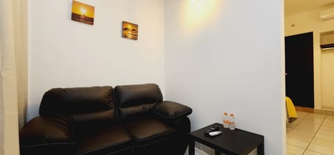 Basic Room, 1 Double Bed | Desk, iron/ironing board, free WiFi, bed sheets