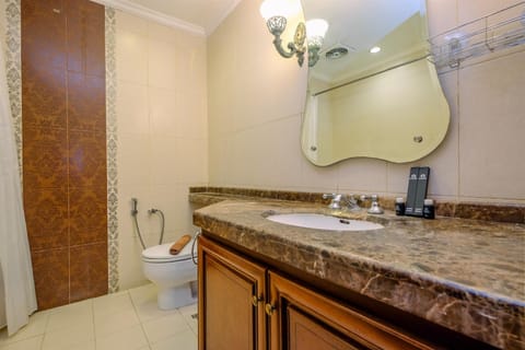 Room | Bathroom | Free toiletries, towels