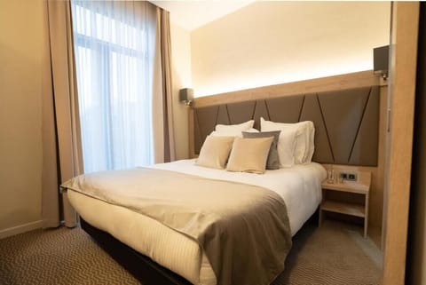 In-room safe, desk, soundproofing, iron/ironing board