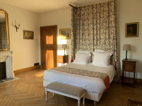 Superior Double Room, Ensuite, Park View (Chambre Jeanne Guesnet) | 1 bedroom