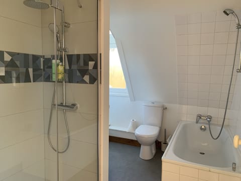Double Room, Ensuite, Park View (Chambre Rose) | Bathroom