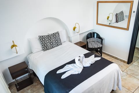 Suite, Balcony | Iron/ironing board, free WiFi, bed sheets