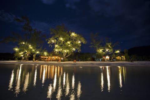 Private beach, white sand, beach bar