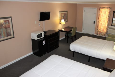 Business Quadruple Room | Premium bedding, pillowtop beds, individually decorated