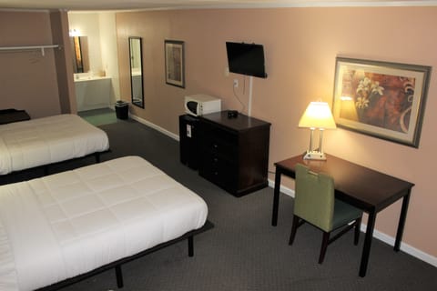 Business Quadruple Room | Premium bedding, pillowtop beds, individually decorated