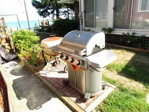 Outdoor grill