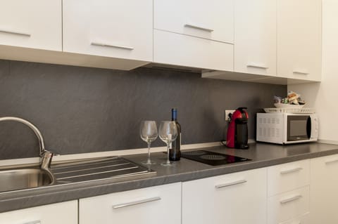 Fridge, microwave, espresso maker, coffee/tea maker