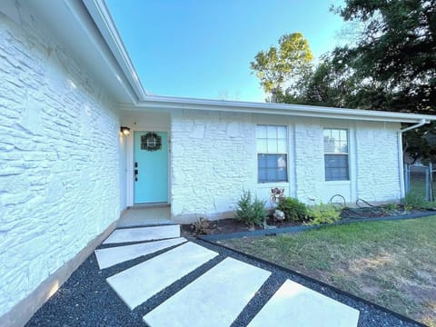 You will receive your smart lock code 24 hours prior as long as we have received the rental agreement back. 