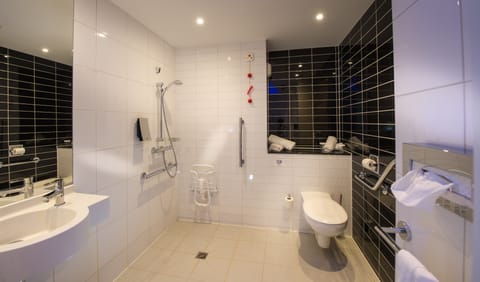 Standard Room, 1 Queen Bed, Accessible | Bathroom | Shower, free toiletries, hair dryer, towels