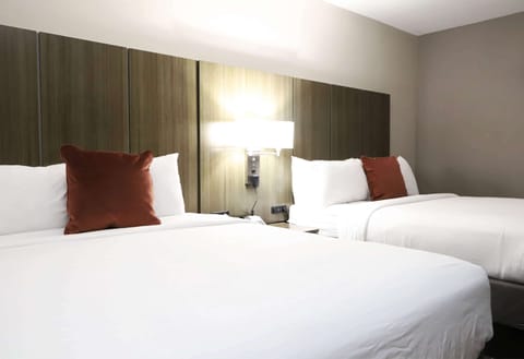 Premium bedding, in-room safe, desk, laptop workspace