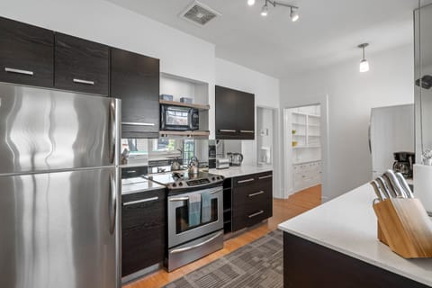 Standish House Apartment Duplex Home, 3 Bedrooms (71 Standish Ave NW, Atlanta GA 30309) | Private kitchen | Full-size fridge, microwave, oven, stovetop