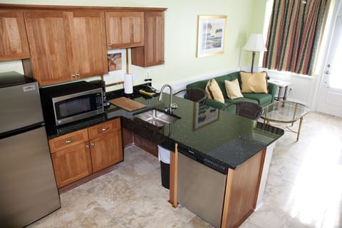 Deluxe Suite, 1 Bedroom, Accessible, Kitchen | Private kitchen | Fridge, microwave, coffee/tea maker, cookware/dishes/utensils