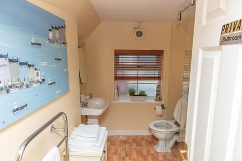 Standard Double Room, Private Bathroom (Breakfast Included) | Bathroom
