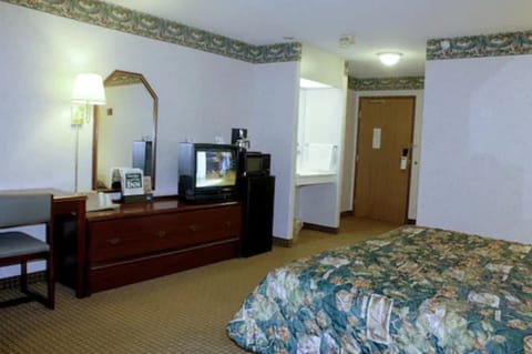 Basic Single Room | Down comforters, memory foam beds, iron/ironing board, free WiFi