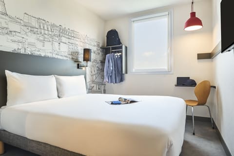 Standard Room, 1 Double Bed | Premium bedding, soundproofing, free WiFi, bed sheets