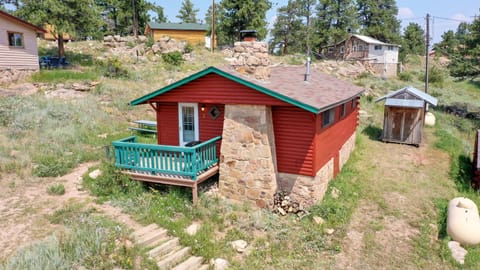 Family Cabin, 2 Bedrooms, Fireplace, Lake View | Individually decorated, individually furnished, free WiFi, bed sheets