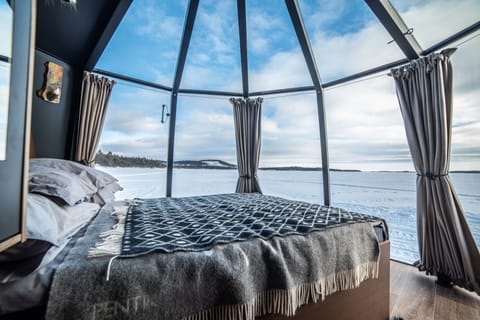 Panoramic Cabin | Premium bedding, Select Comfort beds, desk, laptop workspace