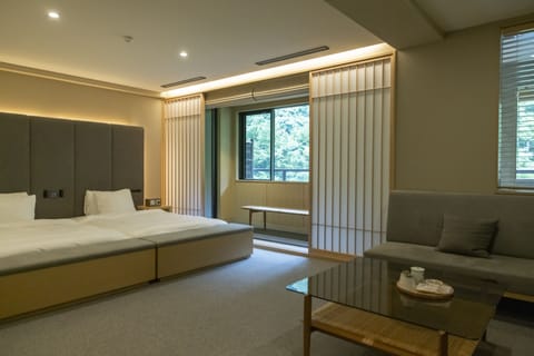 moksa Suite Twin, Non Smoking | Free minibar, in-room safe, soundproofing, free WiFi