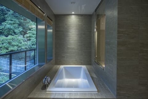 Executive Suite Twin, Non Smoking | Bathroom | Combined shower/tub, deep soaking tub, rainfall showerhead