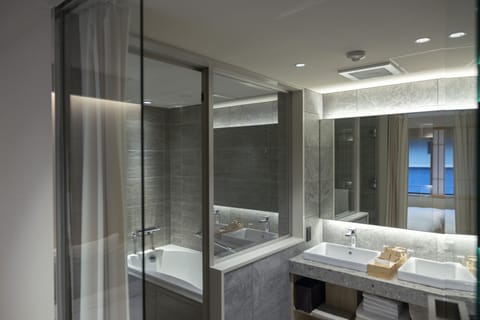 Superior Twin Room, Non Smoking | Bathroom | Combined shower/tub, deep soaking tub, rainfall showerhead
