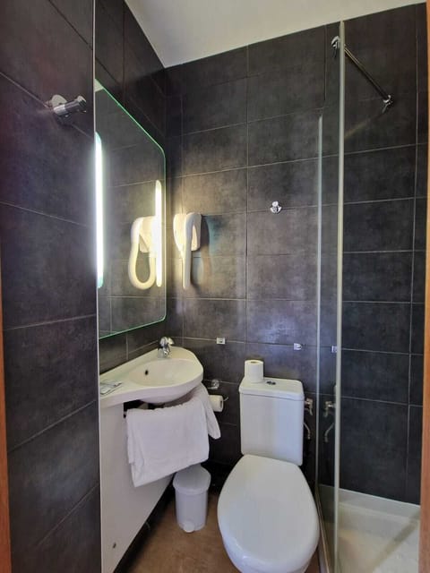 Double or Twin Room | Bathroom | Free toiletries, hair dryer, towels