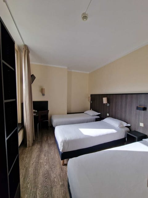 Triple Room | Premium bedding, soundproofing, free WiFi, bed sheets