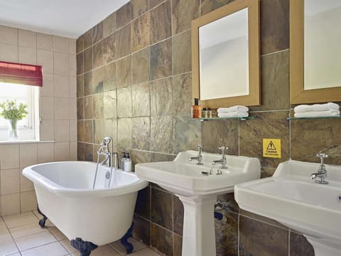 Premium Room | Bathroom | Towels