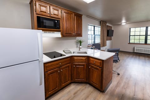 Executive 2 Room Suite, 1 King Bed | Private kitchen | Full-size fridge, microwave, stovetop, coffee/tea maker