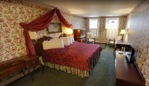 Deluxe Room, 1 King Bed (Whirlpool bath) | Individually decorated, iron/ironing board, free WiFi, bed sheets