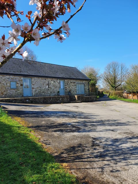 Pretty farmyard - plenty of space for parking 