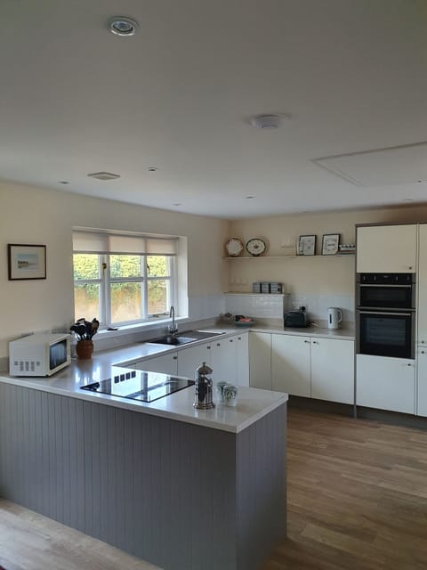 Spacious kitchen with double oven, electric hob, fridge freezer, microwave